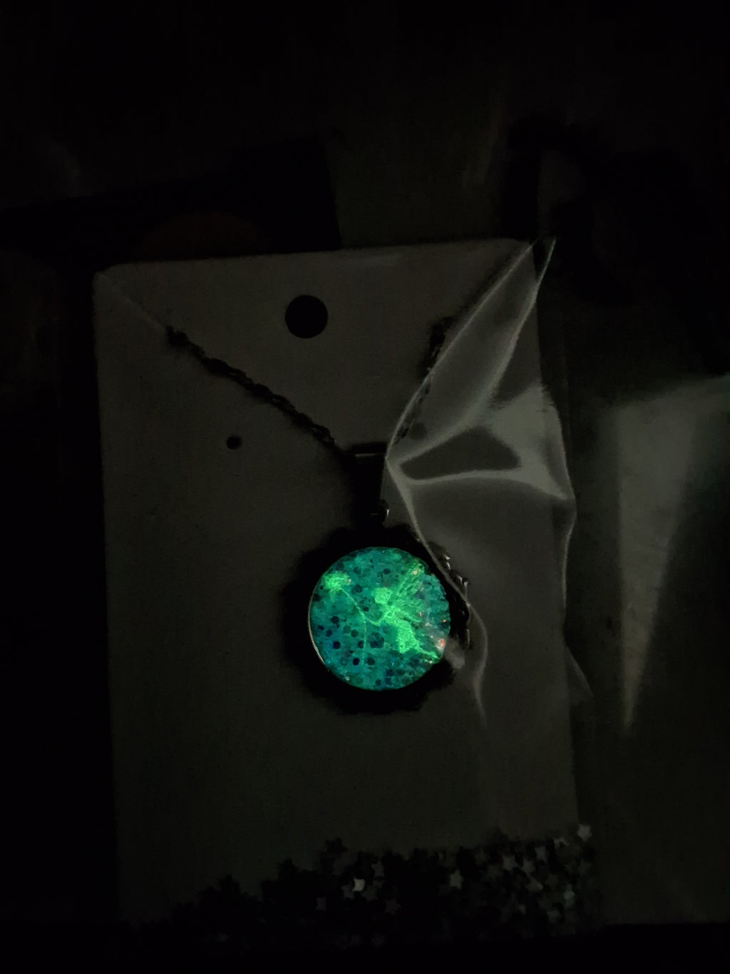 Collier rond à dentelle avec fond paillettes blanches de la fée kanys