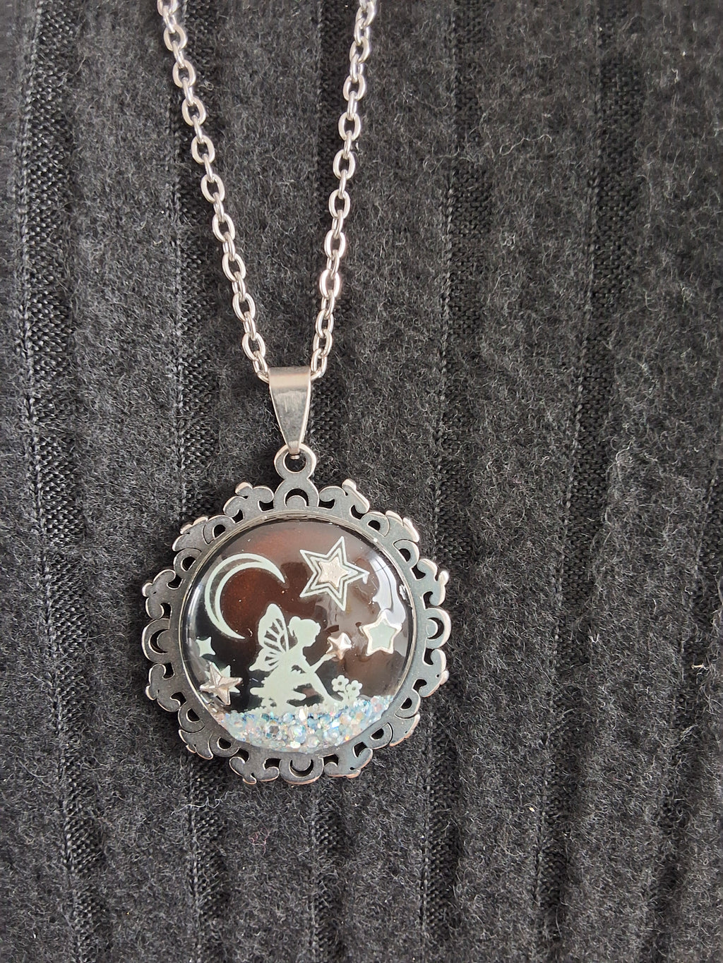 Collier de la fée luna avec grosse perle magique sous la bonne étoile .