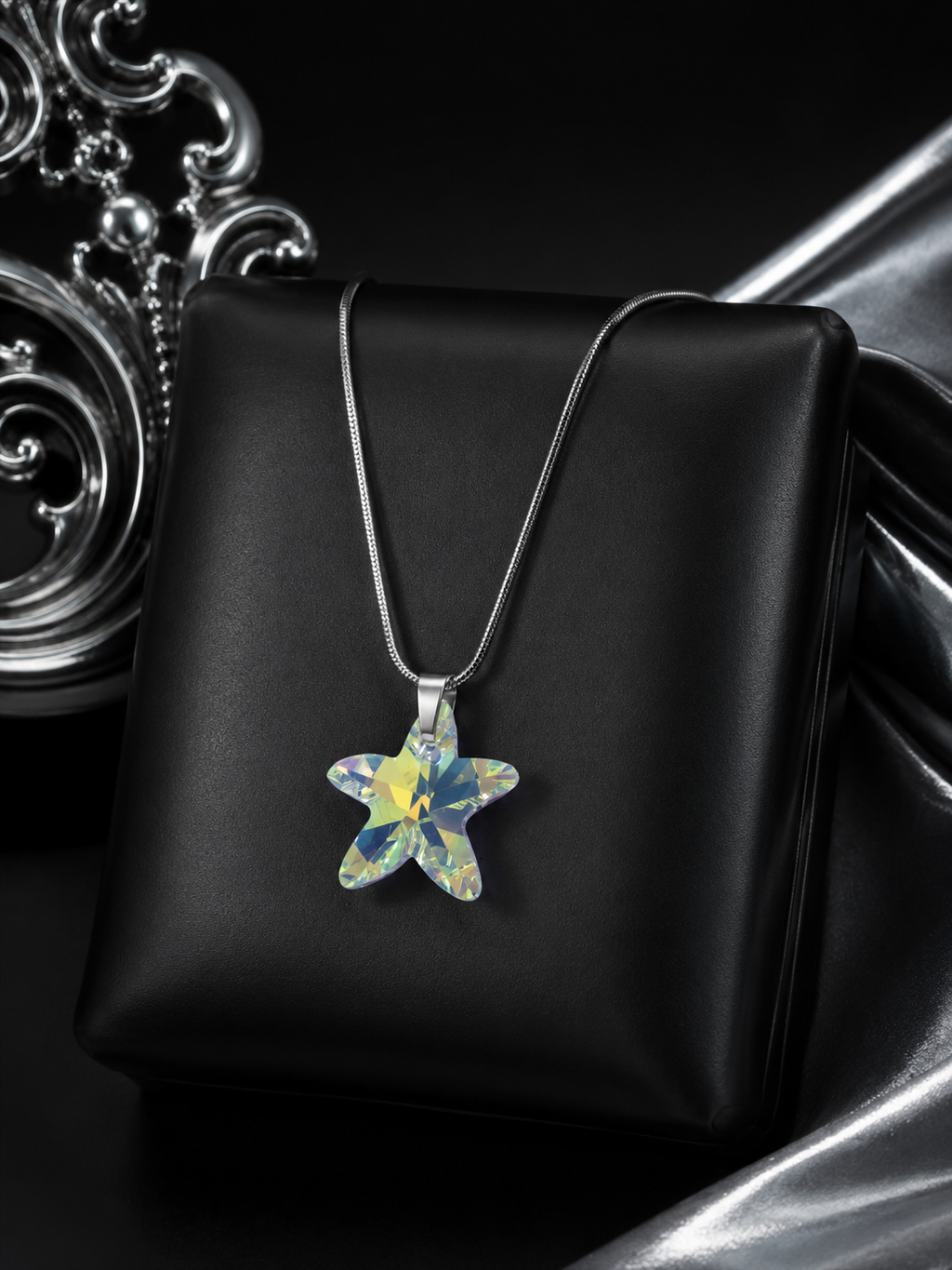 Le collier petite étoile marine en cristal argenté