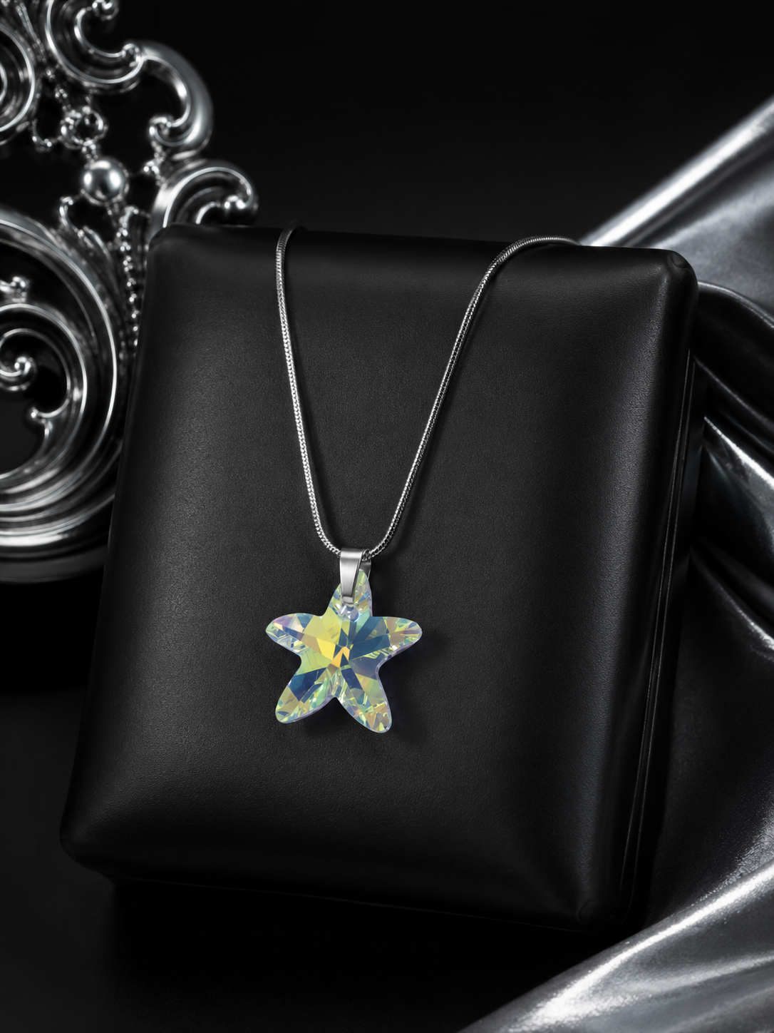 Le collier petite étoile marine en cristal argenté