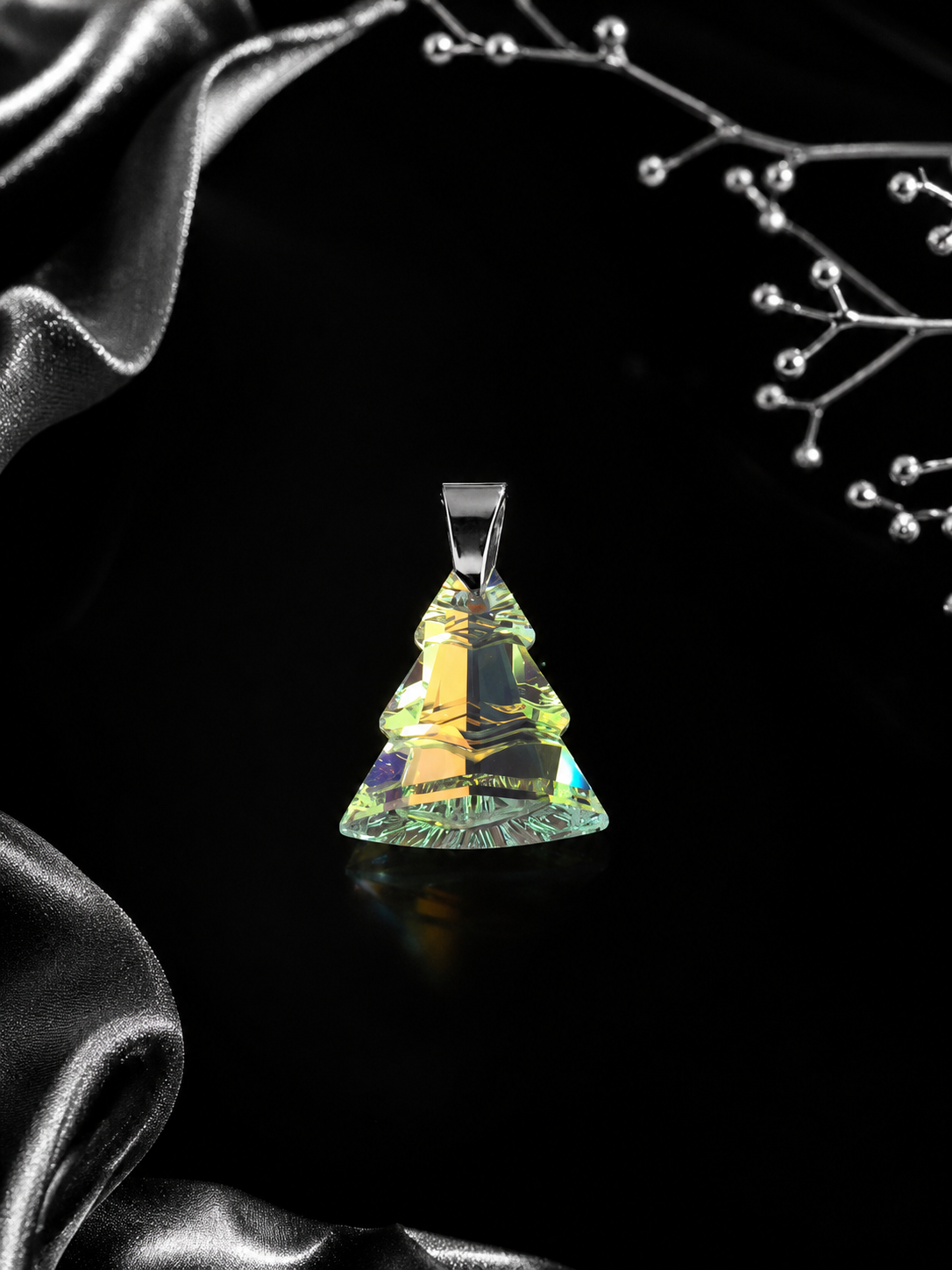 Le collier sapin en cristal argenté