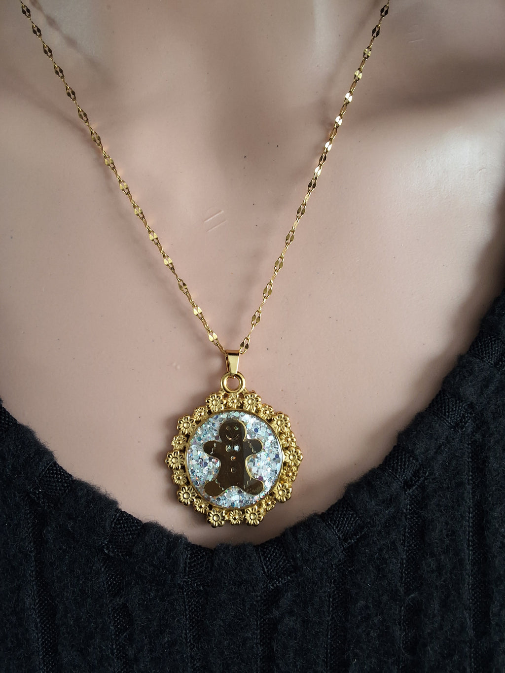 Collier petit biscuit fluorescent version courte