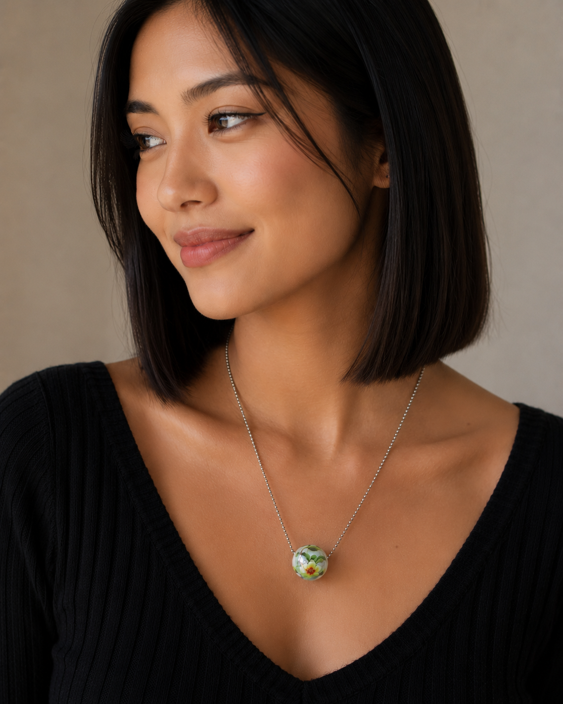 Collier perle dessinée argenté