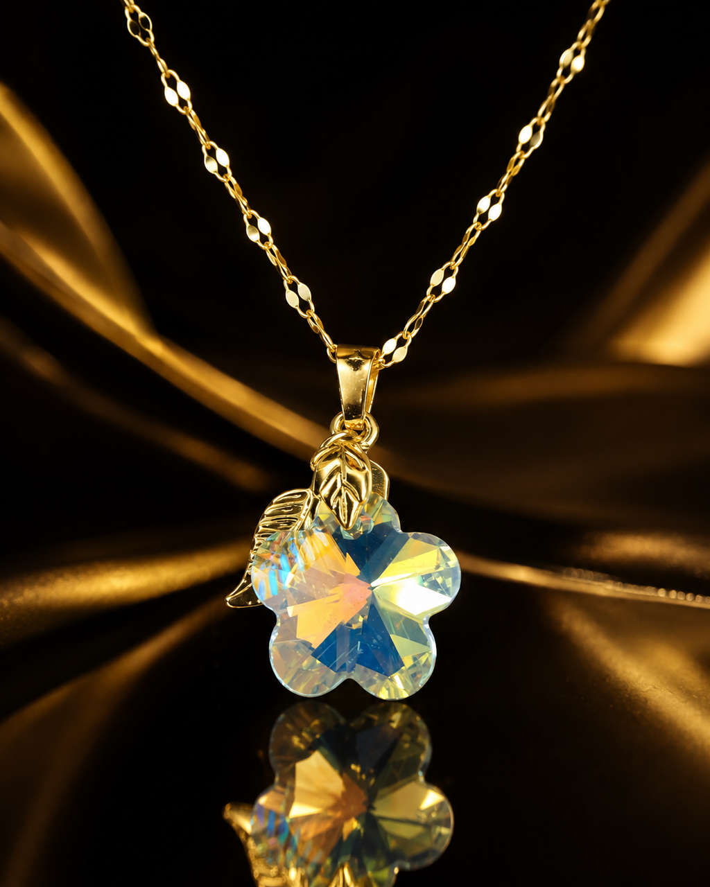 Le collier fleurs de cerisier en cristal doré